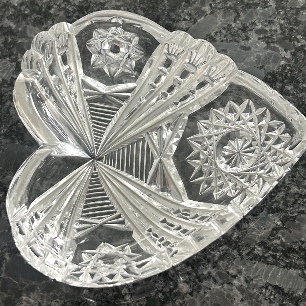 VINTAGE Heart-Shaped Cut crystal Decorative Bowl Trinket tray Ring holder - Picture 7 of 13